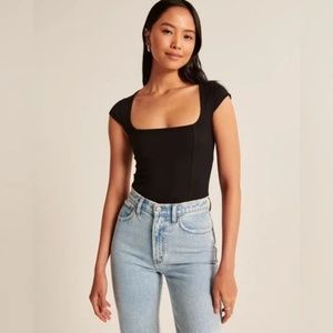 Abercrombie: Seamless Fabric Cap Sleeve Tee